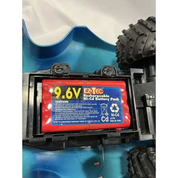 Vintage 1999 RADIOSHACK MEGAFLASH 9.6V Remote Control CAR Off Road Buggy w/ Box